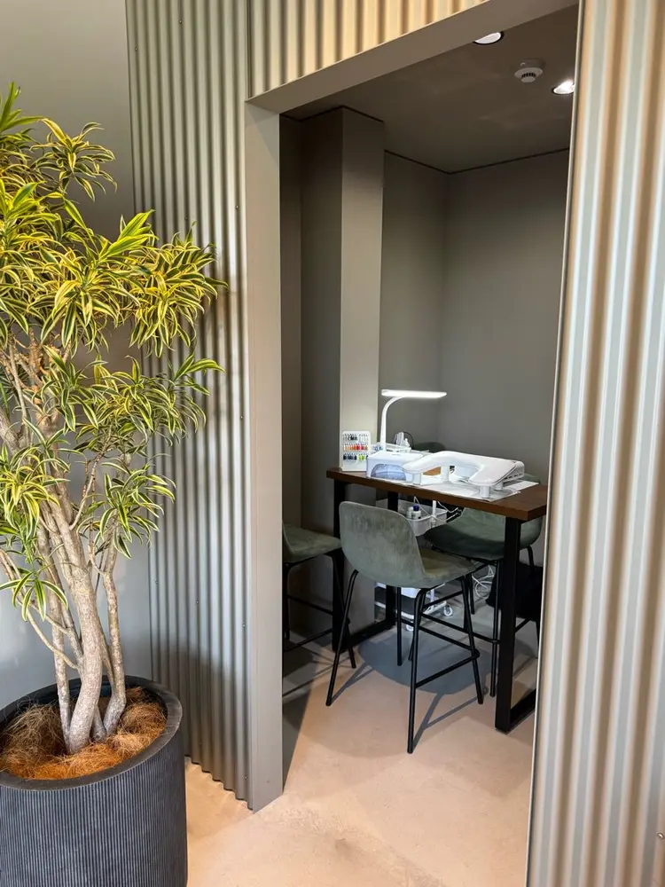 A.nail　roomの内観・外観1