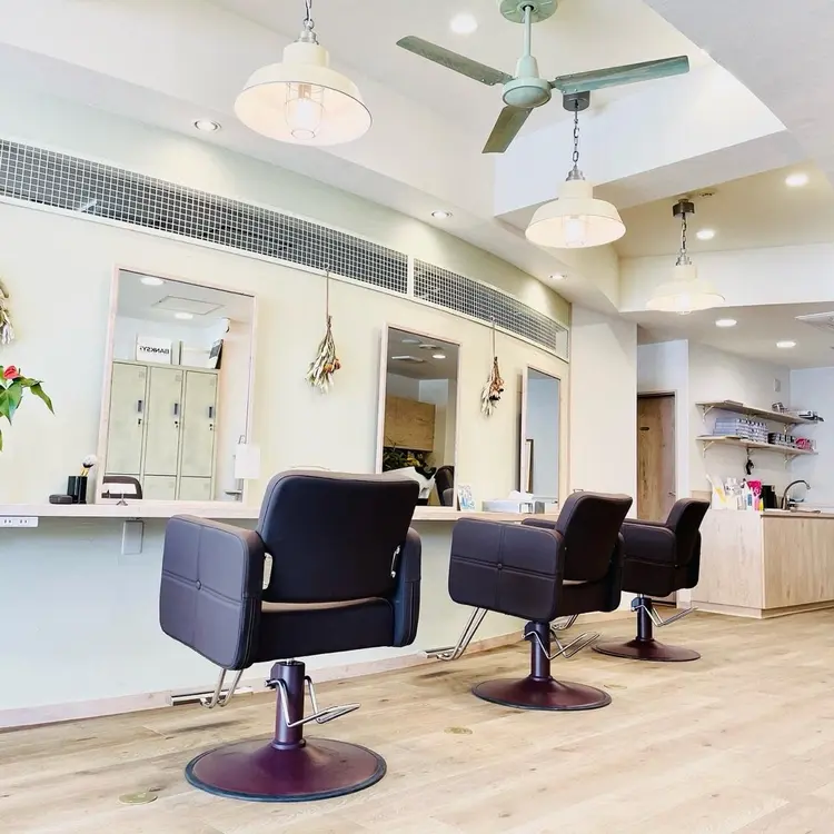 髪質改善ヘアエステサロン EUREKA by AInoa 白楽の内観・外観2