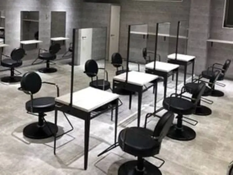 motion 新宿店の内観・外観1