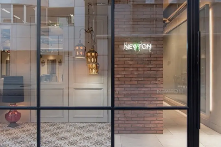 NEWTONの内観・外観1