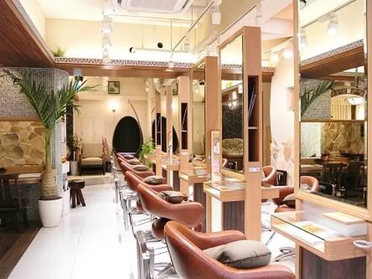 hair resort Ai 新宿西口店の内観・外観2