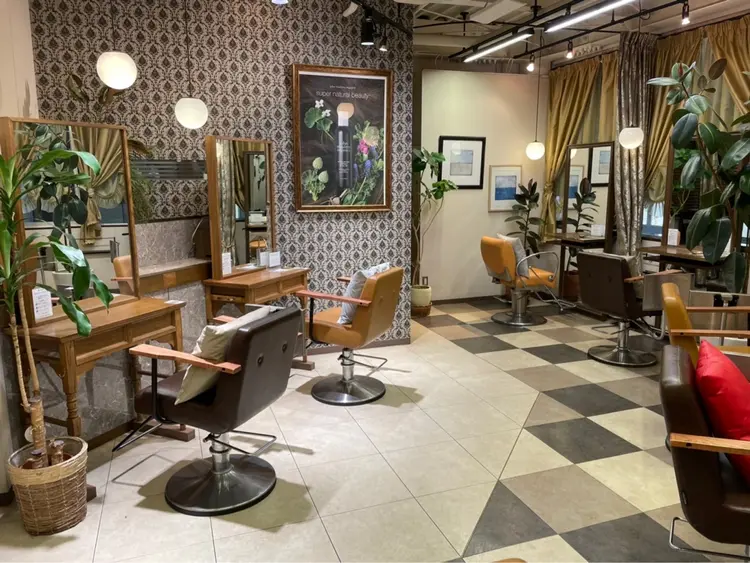 カバーヘアブリス上尾店の内観・外観1