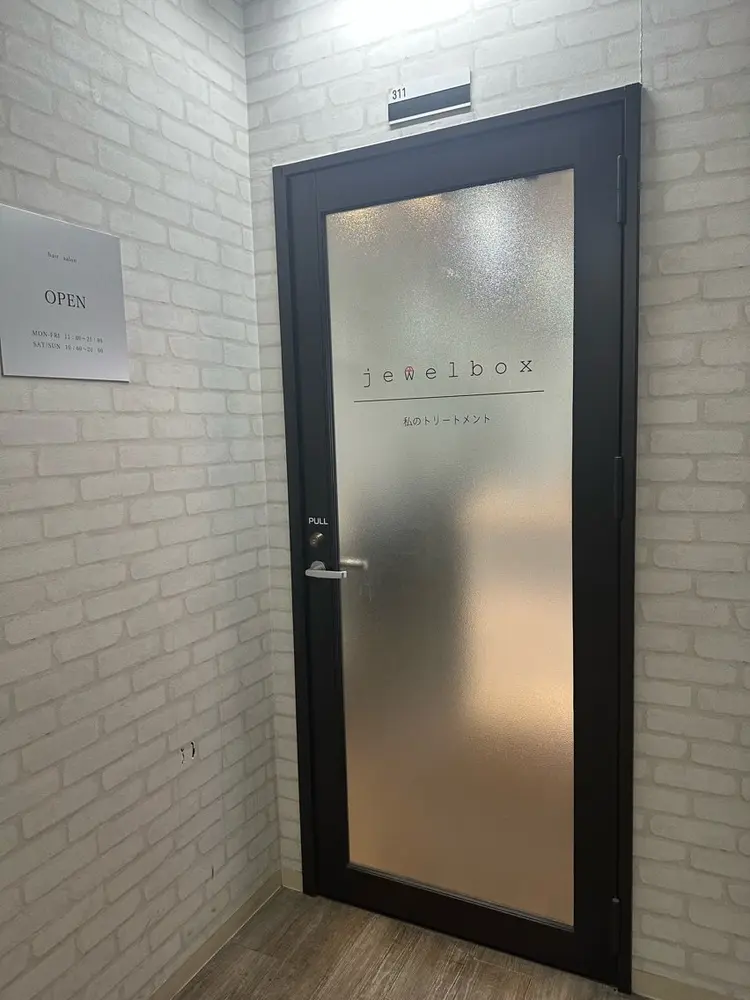 髪質改善jewelbox〜私のトリートメント〜東梅田店の内観・外観1