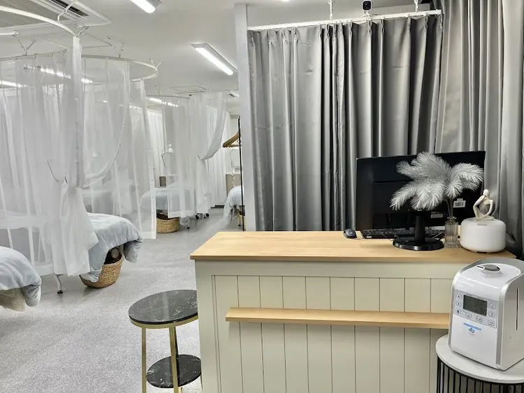 cheek eyelash salon 新宿西口店の内観・外観1