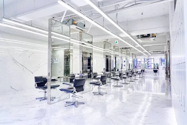 SENSEの内観・外観1