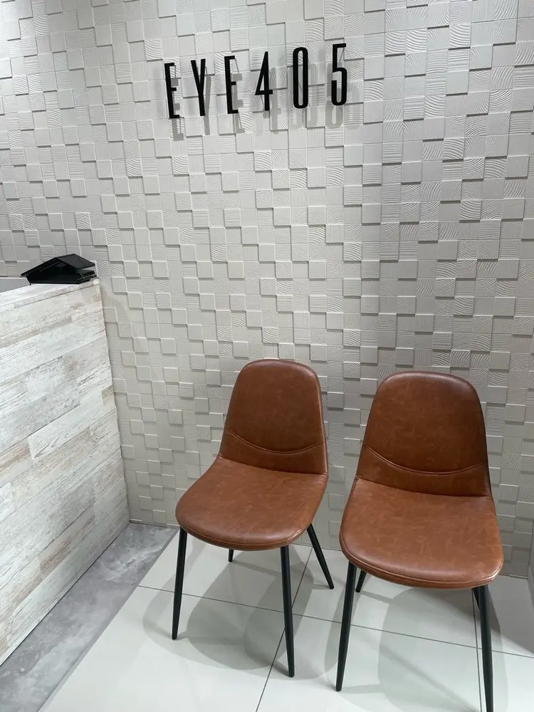 EYE405西梅田店の内観・外観2