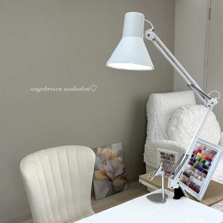 ネイルサロンアンジュブラウンの内観・外観1