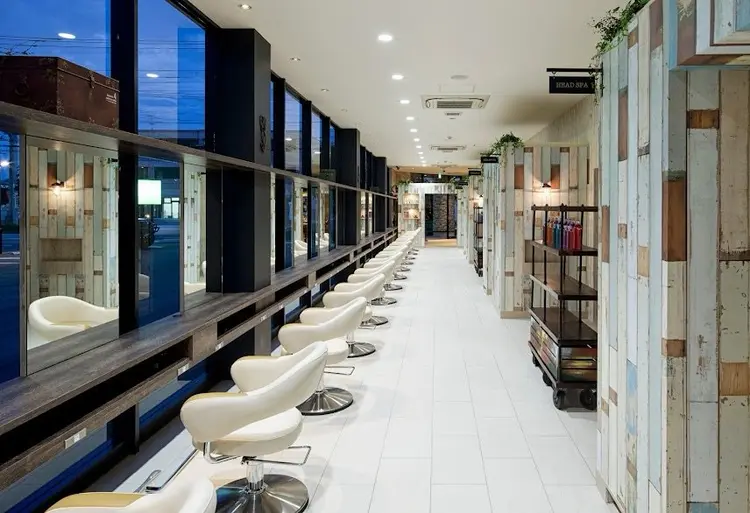 EARTH coiffure beaute小山店の内観・外観2