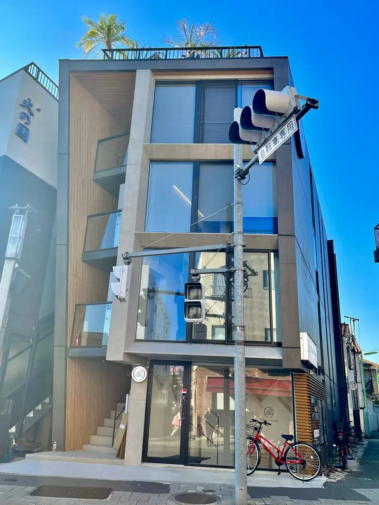 DOLPHIN SALONの内観・外観1