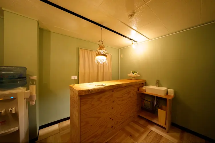 小顔矯正&ドライヘッドスパ専門店Shine me 新宿店の内観・外観1