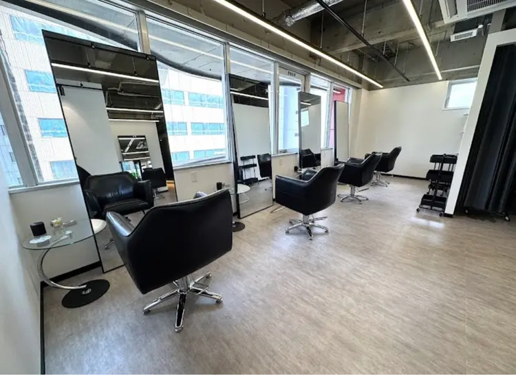 BuzZ sapporo by Fi-neの内観・外観1