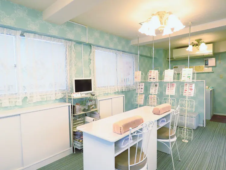 Eyelash & NaiL RibboN 池袋店の内観・外観1