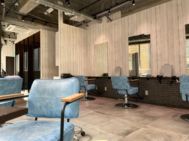 axy 新宿本店の内観・外観2