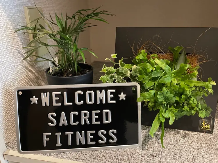 Sacred  Fitnessの内観・外観1