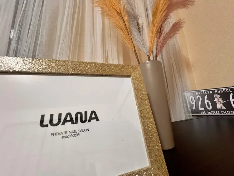 nail salon LUANAの内観・外観1