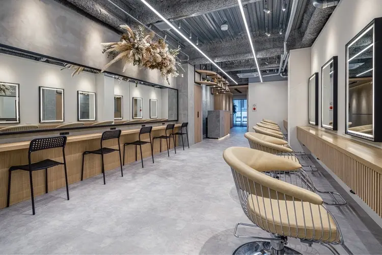 lond profil 浦和店の内観・外観1