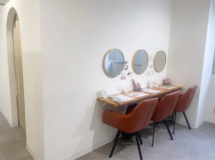 ロレインブロウ江坂店の内観・外観2