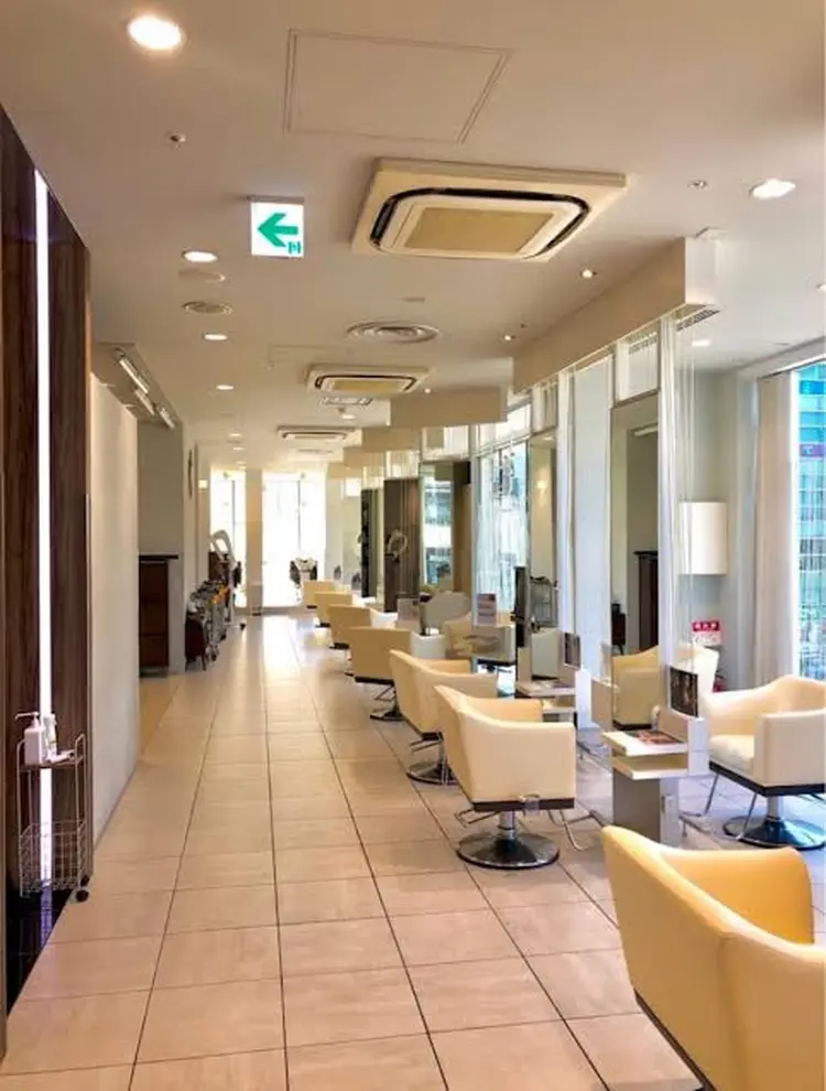 ZELE AVEDA浦和PARCO店の内観・外観3