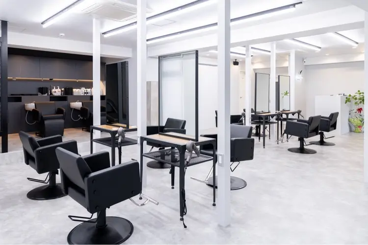 Men's hair salon First 新大宮店の内観・外観1