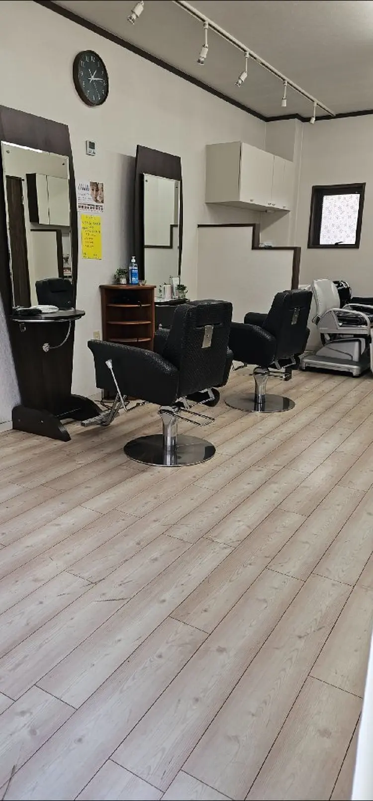 カットサロンSOLAの内観・外観1