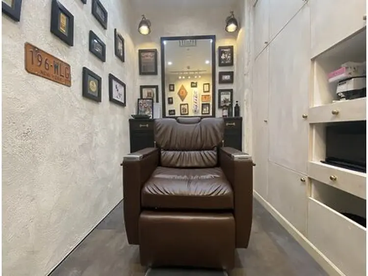 ヒロ銀座 BARBER SHOP 大阪本店の内観・外観2