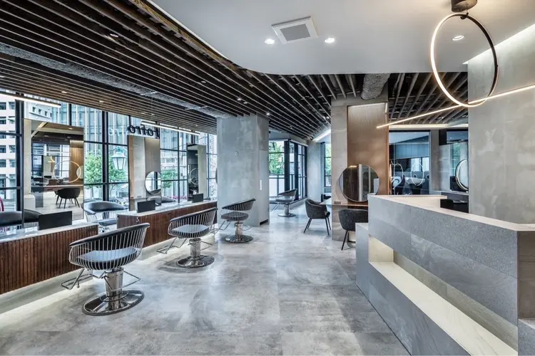 トイロ新宿店の内観・外観1