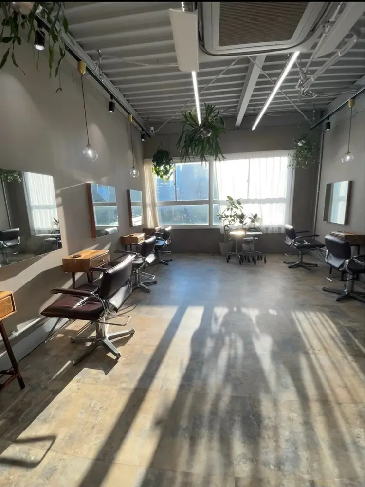 髪質改善lab.em.梅田店の内観・外観1