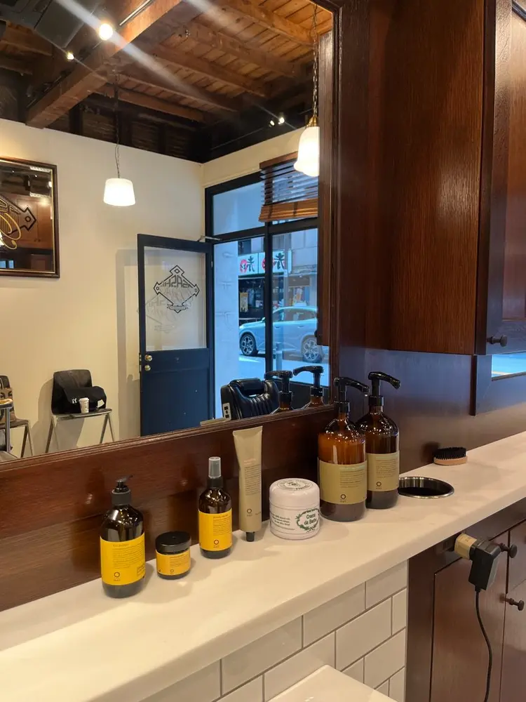 ASASHI BARBER TORANOMONの内観・外観3