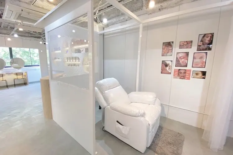 fiio brow 大阪梅田(美眉アイブロウラミネーション眉毛専門店)の内観・外観2