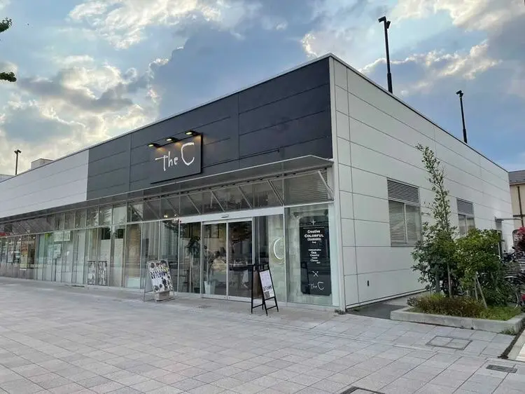 The  C  Ebinaの内観・外観1