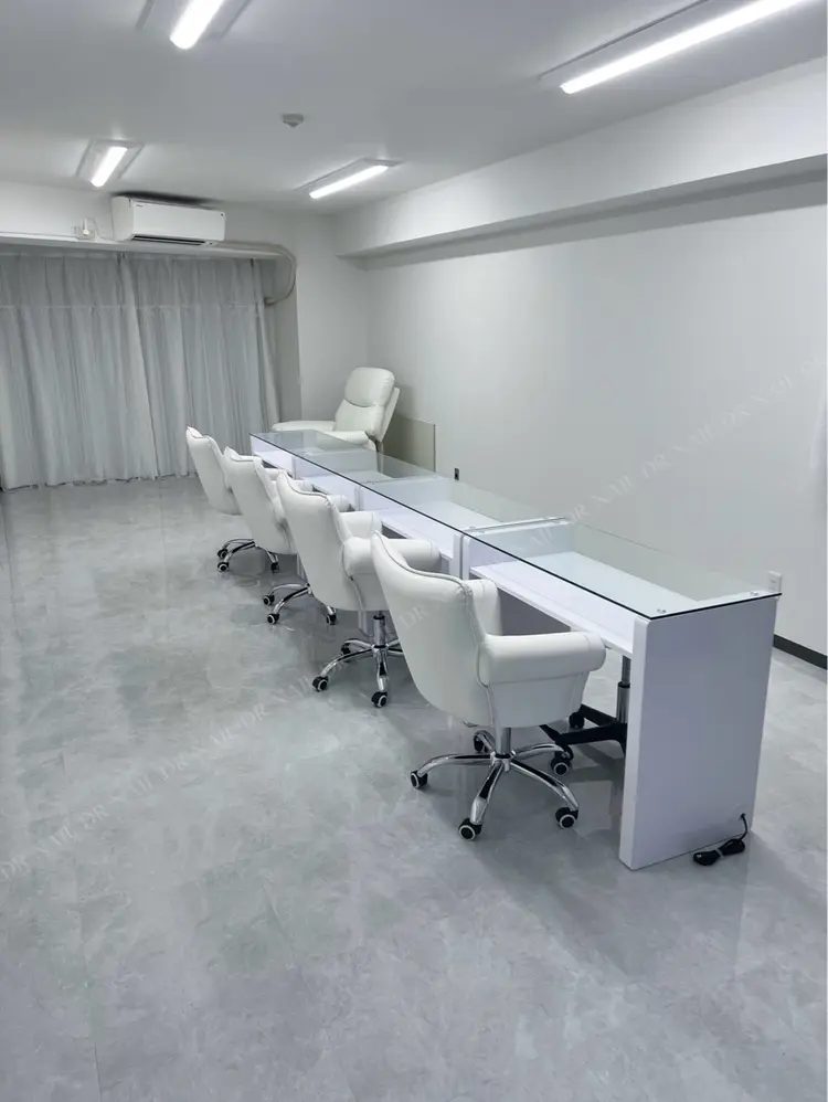 DR Nail 新宿の内観・外観1