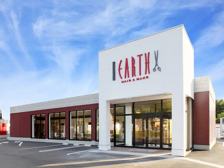 HAIR&MAKE EARTH会津若松店の内観・外観1