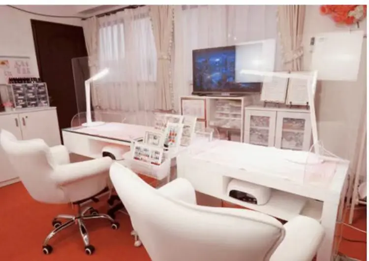 ミューズネイルの内観・外観1