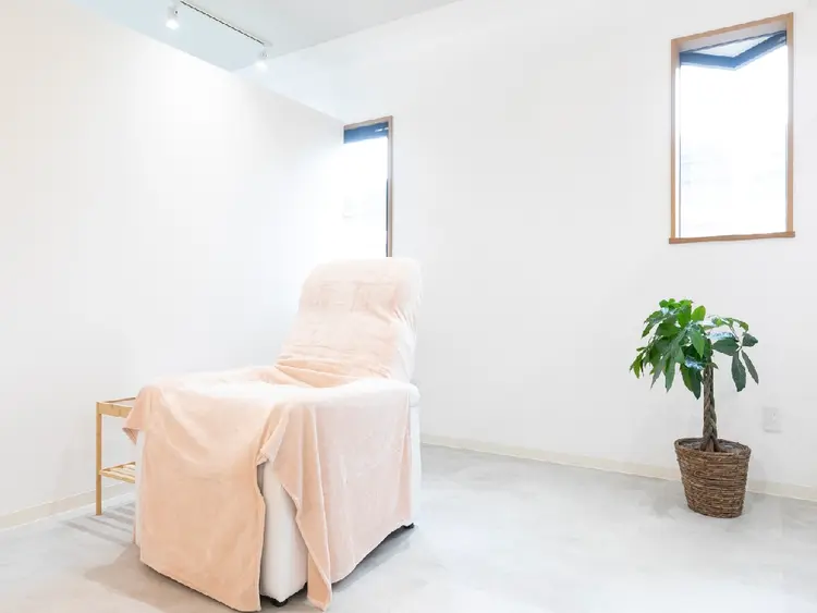 パリジェンヌ・まつげパーマと眉毛の専門店chico尼崎塚口店の内観・外観3