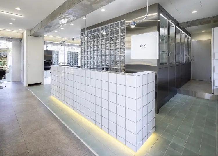 cinqの内観・外観1