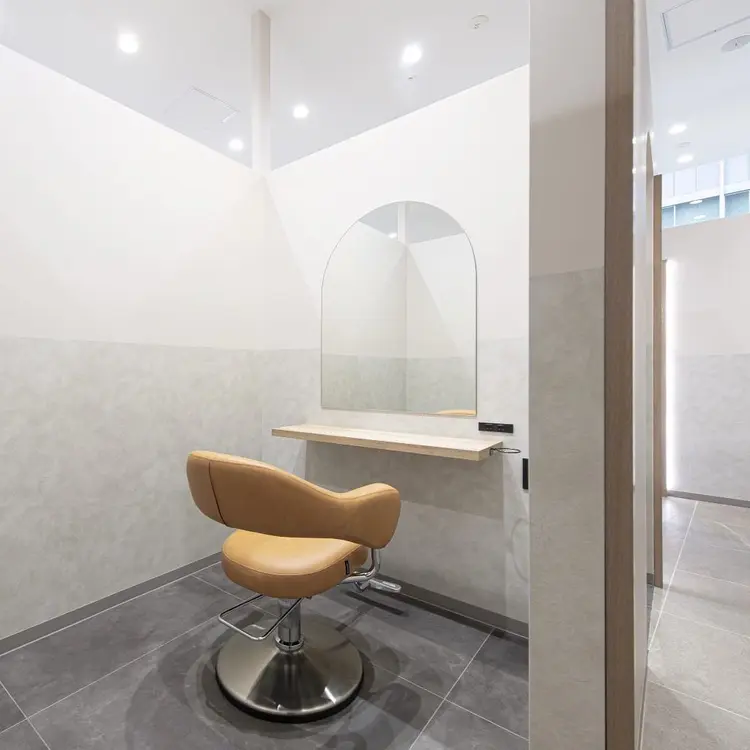 SALOWIN 札幌大通り店の内観・外観2