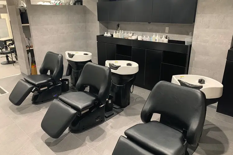 motion  新宿店の内観・外観3