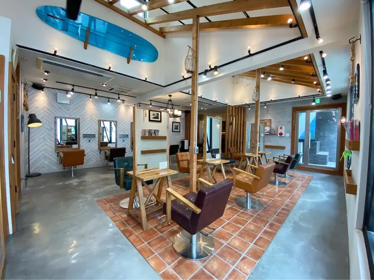 AUBE HAIR beachの内観・外観1