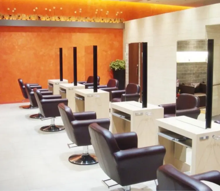 ヘアーカッティングガーデン　ジャック・モアザン梅田店の内観・外観2