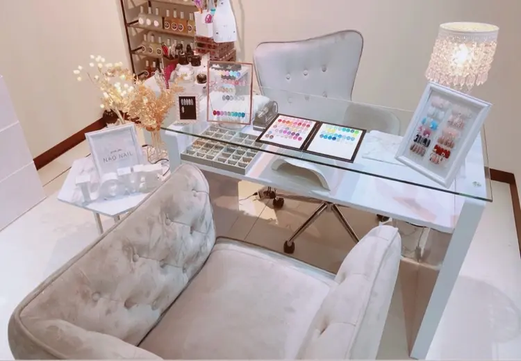 UN nailの内観・外観1