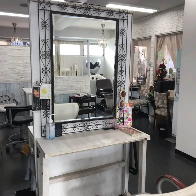 rEINEの内観・外観2