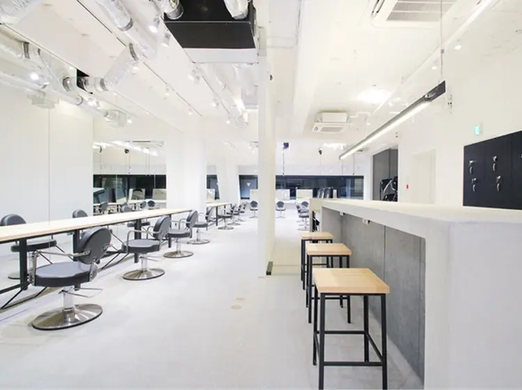 ALBUMの内観・外観1