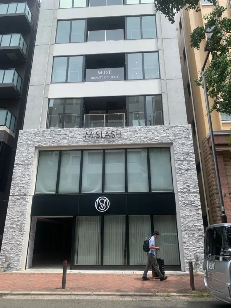 エムスラッシュ　センター南店の内観・外観1