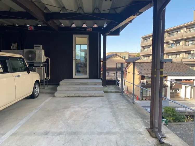 UNI BROW 石川金沢1号店の内観・外観1