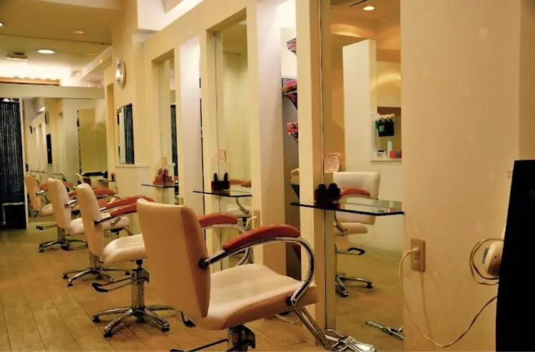 Ursus hair Design by HEADLIGHTの内観・外観1