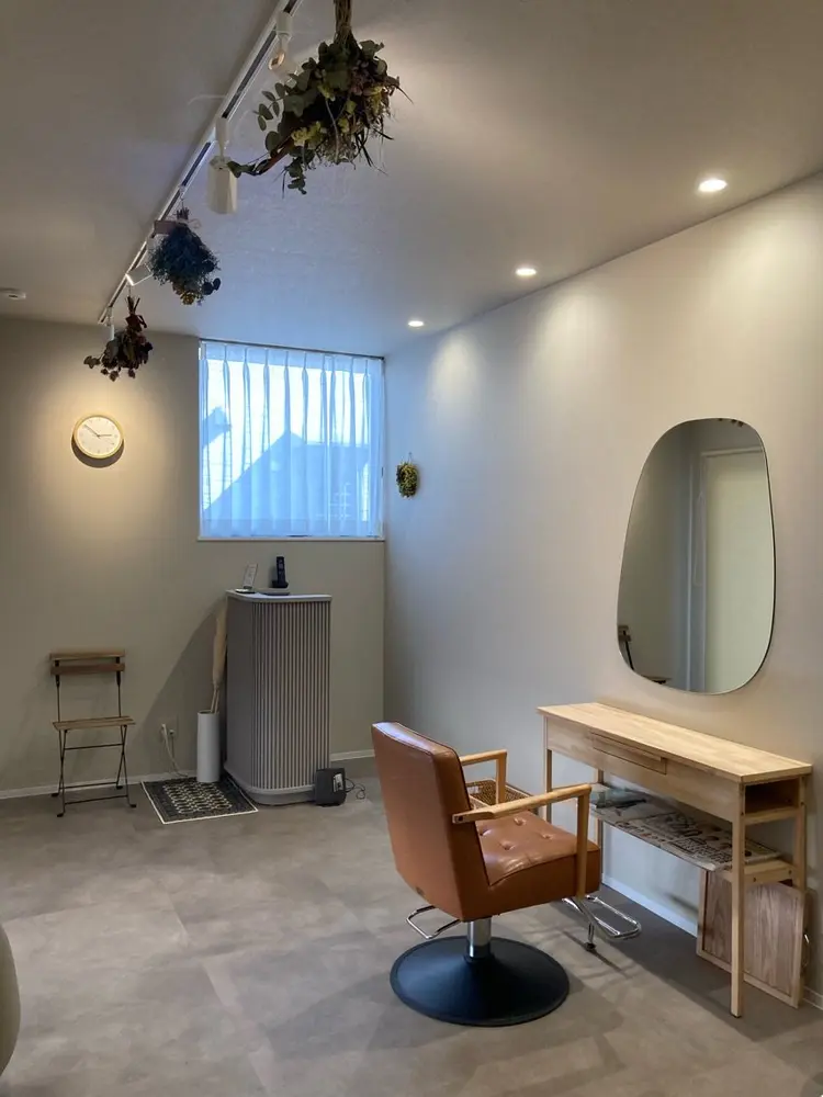 Mimosa.  HAIR&SPAの内観・外観1