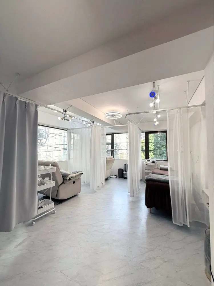 THE EYEBROW 恵比寿店の内観・外観1