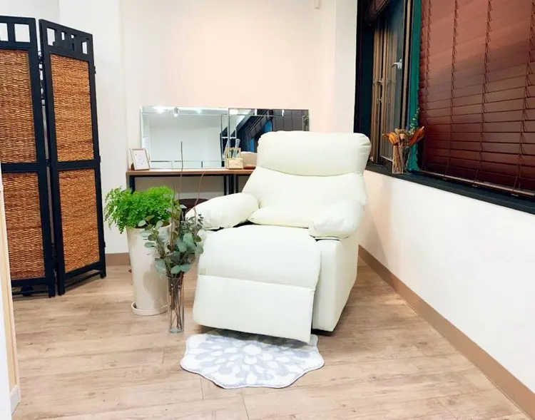 GLAD nailの内観・外観1