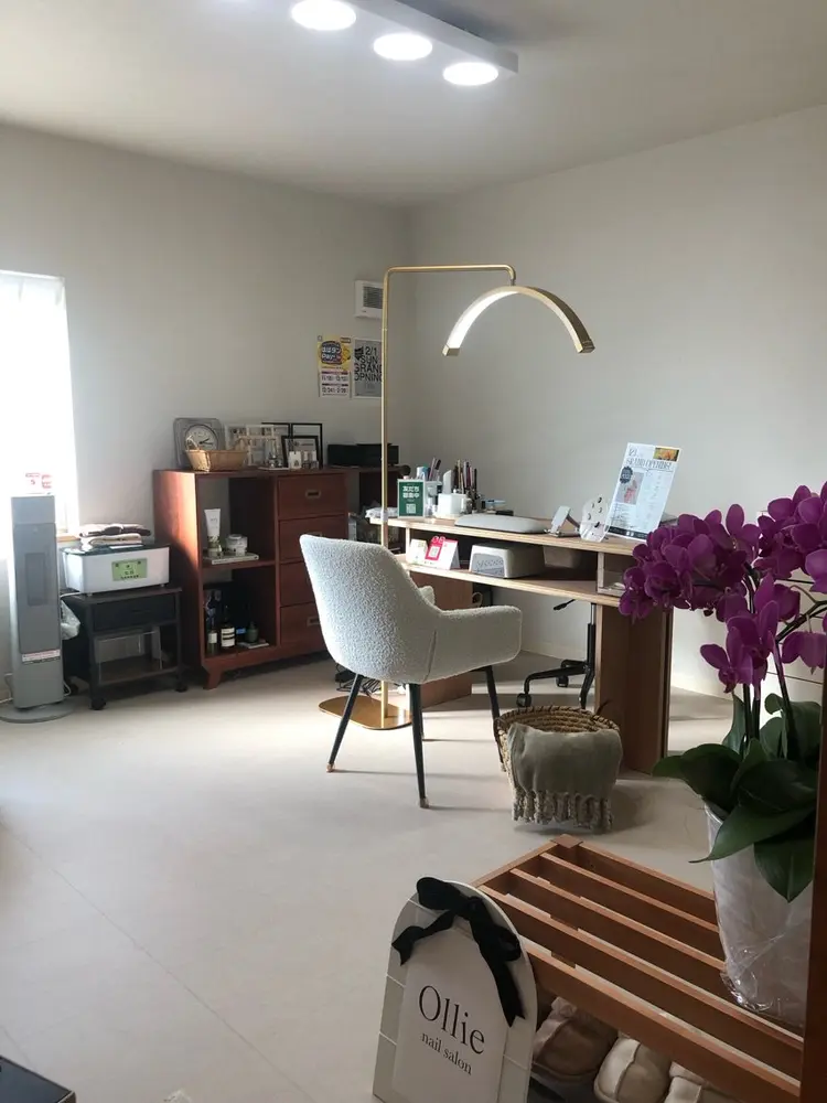 nail salon Ollieの内観・外観1