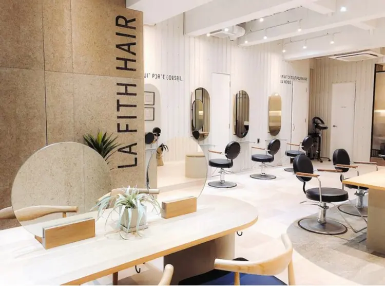 La fith hair fun 池袋店【ラフィスヘアーファン】の内観・外観1